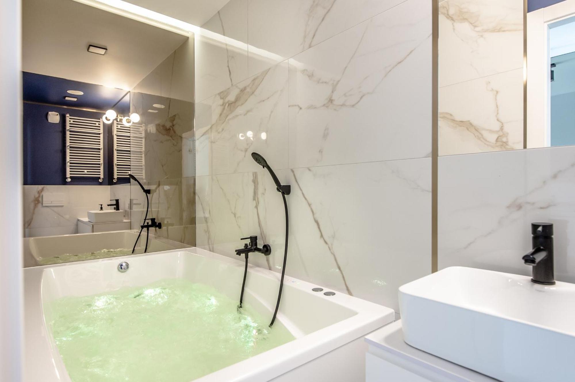 Super-Apartamenty Vip Jacuzzi III Poznań Esterno foto