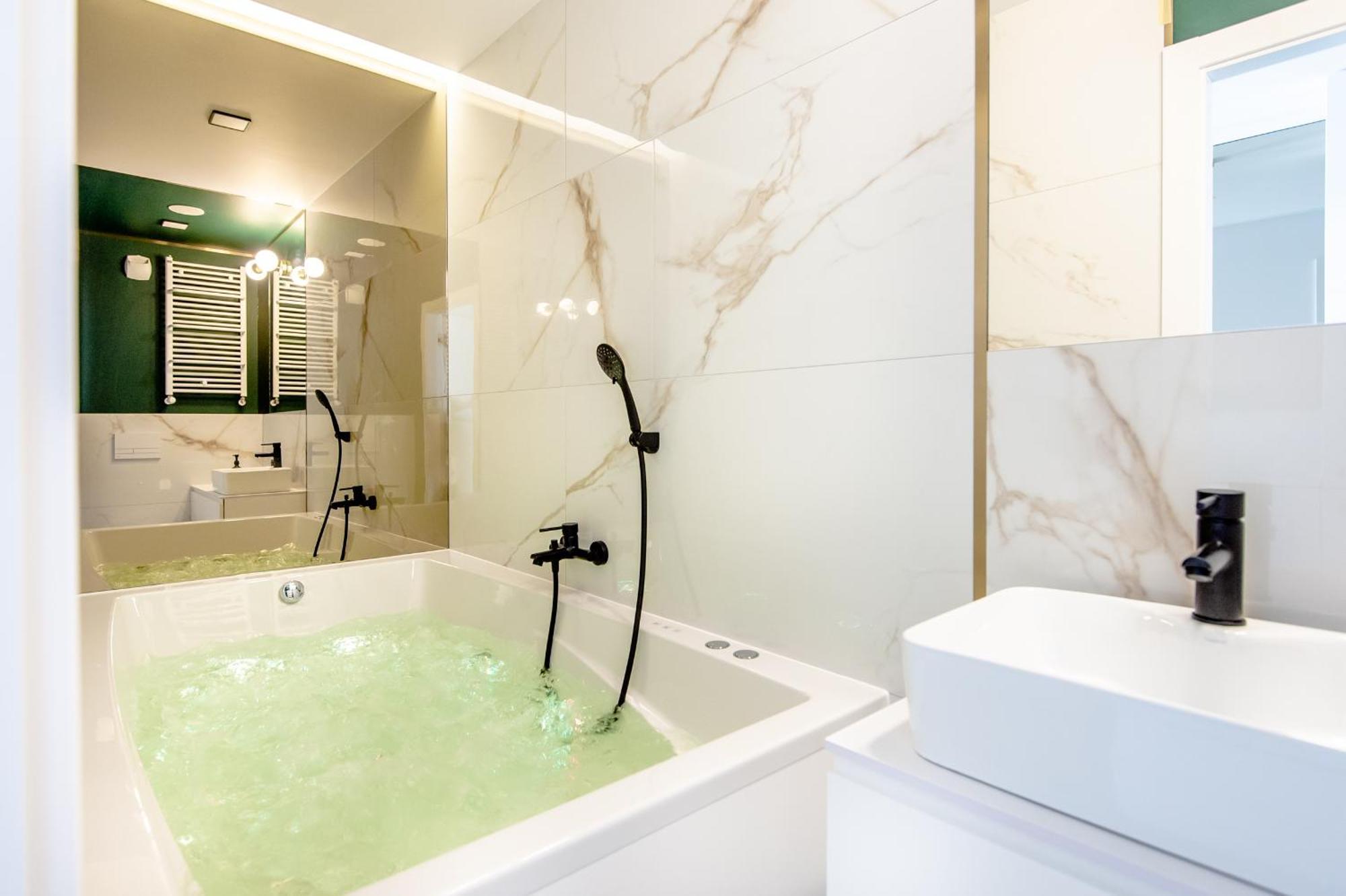 Super-Apartamenty Vip Jacuzzi III Poznań Esterno foto